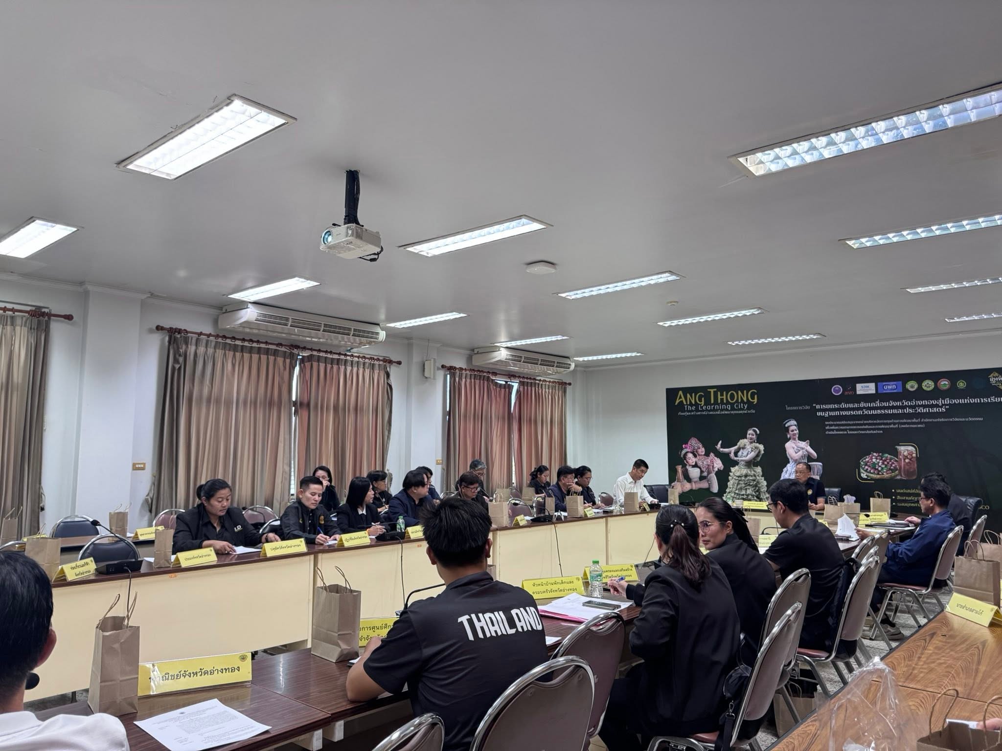 title - ประชุมการเตรียมความพร้อมการจัดทำ ข้อเสนอแผนงานหรือโครงการภายใต้พระราชกำหนดให้อำนาจกระทรวงการคลังกู้เงิน เพื่อแก้ไขปัญหา ผลกระทบจากสถานการณ์วิกฤตด้านพลังงานและสร้างการเปลี่ยนผ่านด้านพลังงานของประเทศ พ.ศ. 2569